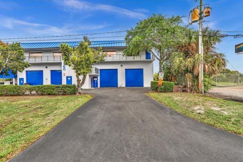 Commercial property in Pompano Beach, Florida № 2146750 - photo 7