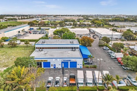 Commercial property in Pompano Beach, Florida № 2146750 - photo 14