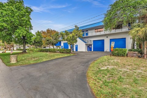 Commercial property in Pompano Beach, Florida № 2146750 - photo 6