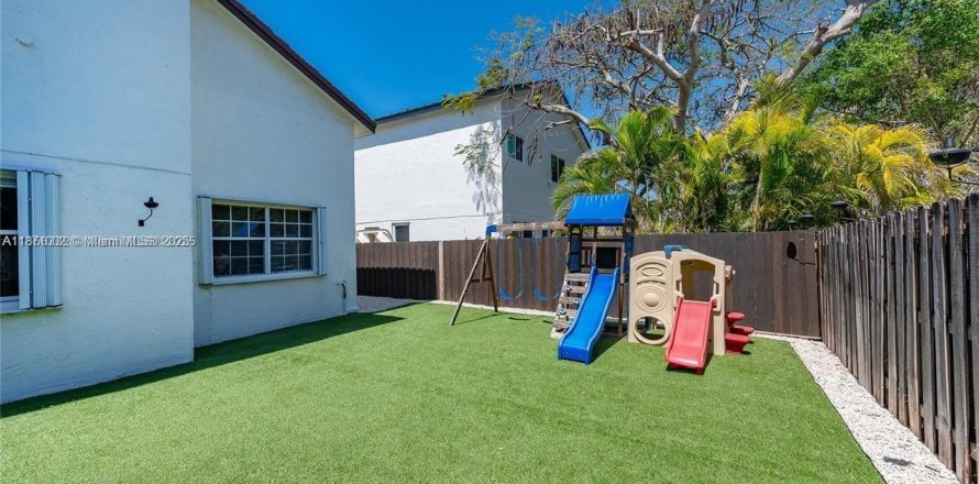 House in Cutler Bay, Florida 4 bedrooms, 187.66 sq.m. № 1895491