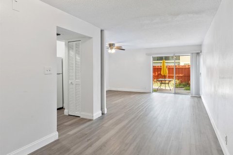 Condominio en venta en Sarasota, Florida, 1 dormitorio, 61.59 m2 № 1880832 - foto 8