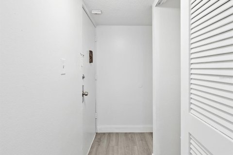 Condominio en venta en Sarasota, Florida, 1 dormitorio, 61.59 m2 № 1880832 - foto 11