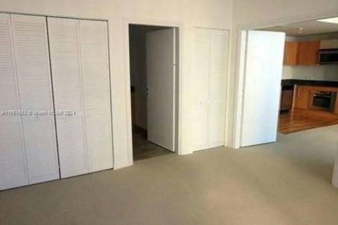 Condominio en venta en Miami, Florida, 1 dormitorio, 50.54 m2 № 2080404 - foto 2