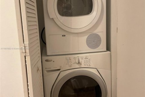 Condominio en venta en Miami, Florida, 1 dormitorio, 50.54 m2 № 2080404 - foto 11