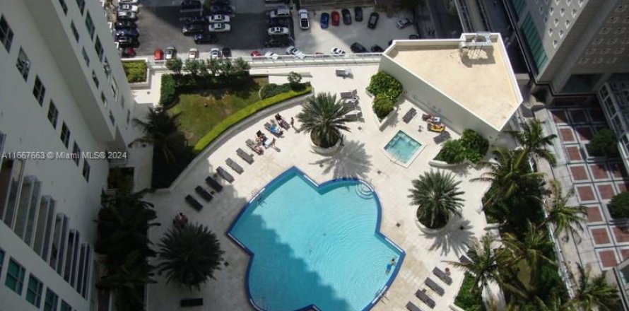 Condominio en Miami, Florida, 1 dormitorio № 2080404
