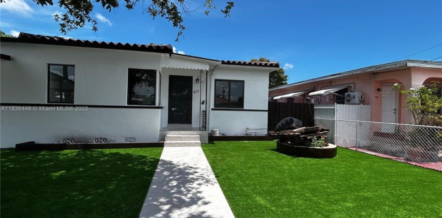 Immobilier commercial à Miami, Floride 1 chambre, 146.23 m2 № 1819998