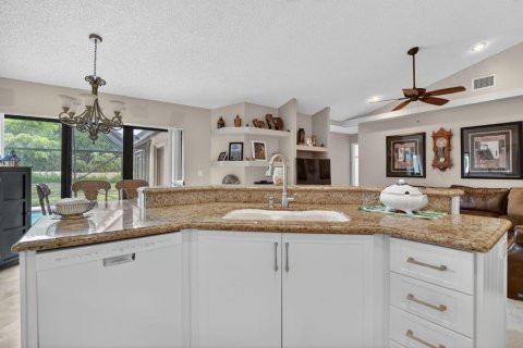 House in Boca Raton, Florida 4 bedrooms, 180.88 sq.m. № 2249645 - photo 18