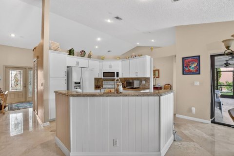 House in Boca Raton, Florida 4 bedrooms, 180.88 sq.m. № 2249645 - photo 14