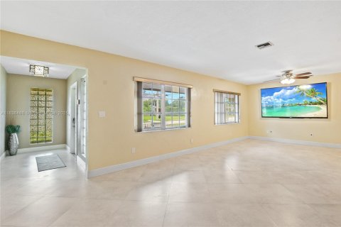 House in Plantation, Florida 3 bedrooms, 143.44 sq.m. № 1880246 - photo 5