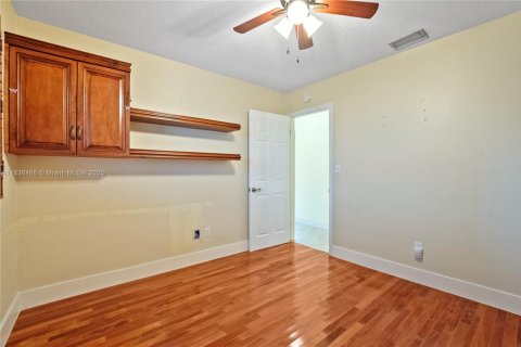 House in Plantation, Florida 3 bedrooms, 143.44 sq.m. № 1880246 - photo 19