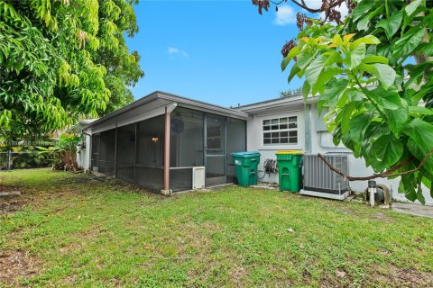 House in Plantation, Florida 3 bedrooms, 143.44 sq.m. № 1880246 - photo 23