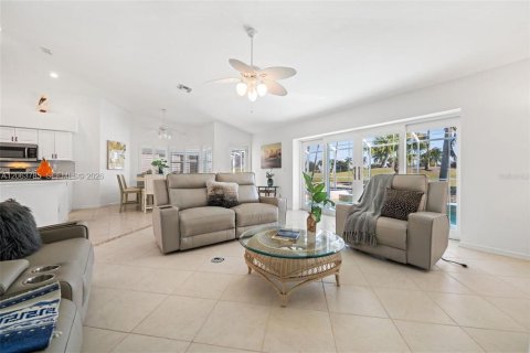 Villa ou maison à louer à Estero, Floride: 3 chambres, 152.82 m2 № 2283754 - photo 12