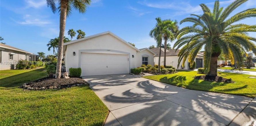 Villa ou maison à Estero, Floride 3 chambres, 152.82 m2 № 2283754