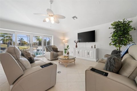 Villa ou maison à louer à Estero, Floride: 3 chambres, 152.82 m2 № 2283754 - photo 11