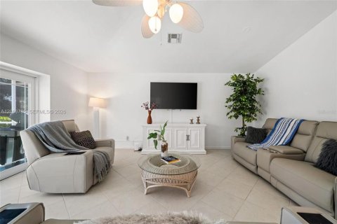 Villa ou maison à louer à Estero, Floride: 3 chambres, 152.82 m2 № 2283754 - photo 15