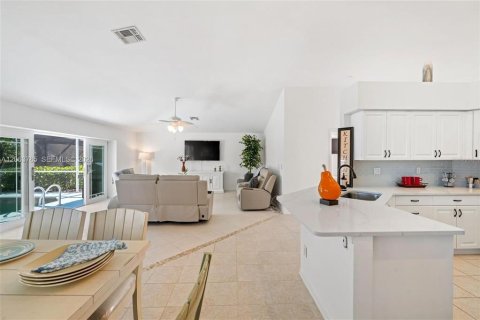 Villa ou maison à louer à Estero, Floride: 3 chambres, 152.82 m2 № 2283754 - photo 28