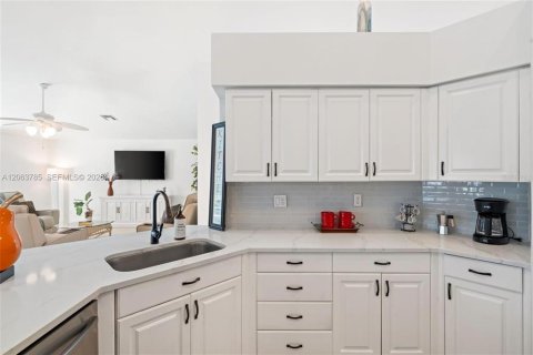 Villa ou maison à louer à Estero, Floride: 3 chambres, 152.82 m2 № 2283754 - photo 29