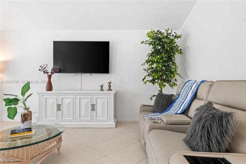 Villa ou maison à louer à Estero, Floride: 3 chambres, 152.82 m2 № 2283754 - photo 13