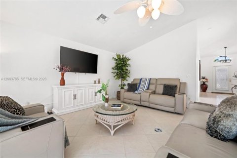 Villa ou maison à louer à Estero, Floride: 3 chambres, 152.82 m2 № 2283754 - photo 14
