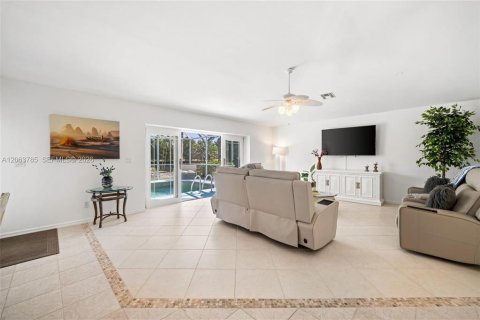 Villa ou maison à louer à Estero, Floride: 3 chambres, 152.82 m2 № 2283754 - photo 16
