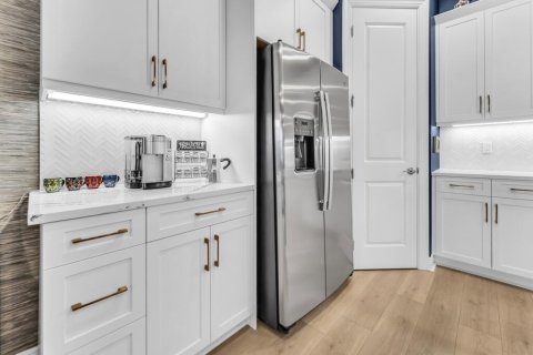 Купить виллу или дом в Уэстлейк, Флорида 6 комнат, 215.35м2, № 2085154 - фото 10