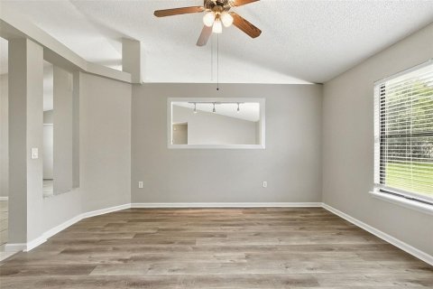 Villa ou maison à vendre à Deltona, Floride: 3 chambres, 145.02 m2 № 2431114 - photo 11