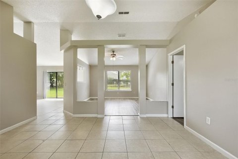 Villa ou maison à vendre à Deltona, Floride: 3 chambres, 145.02 m2 № 2431114 - photo 2