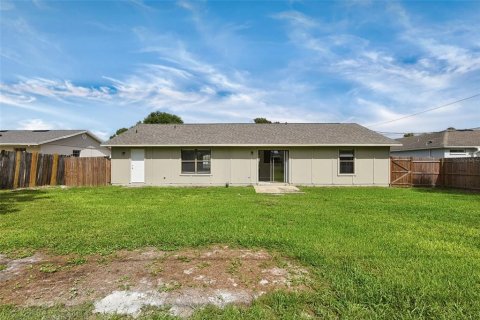 Villa ou maison à vendre à Deltona, Floride: 3 chambres, 145.02 m2 № 2431114 - photo 24