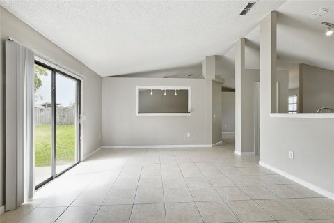 Villa ou maison à vendre à Deltona, Floride: 3 chambres, 145.02 m2 № 2431114 - photo 7