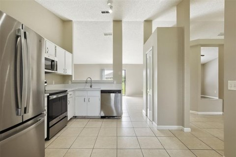 Villa ou maison à vendre à Deltona, Floride: 3 chambres, 145.02 m2 № 2431114 - photo 14