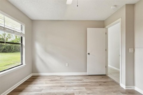 Villa ou maison à vendre à Deltona, Floride: 3 chambres, 145.02 m2 № 2431114 - photo 18