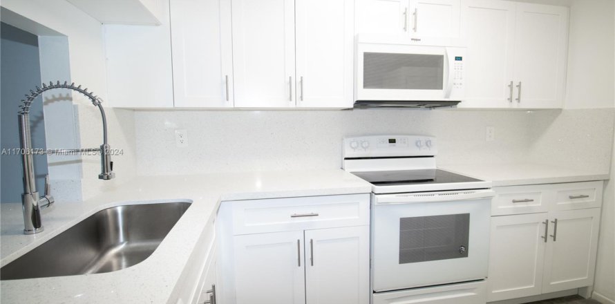 Condo in Pembroke Pines, Florida, 2 bedrooms  № 1812217