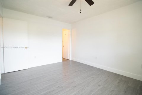 Condo in Pembroke Pines, Florida, 2 bedrooms  № 1812217 - photo 11