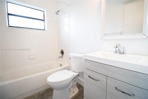 Condo in Pembroke Pines, Florida, 2 bedrooms  № 1812217 - photo 7