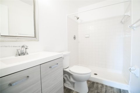 Condo in Pembroke Pines, Florida, 2 bedrooms  № 1812217 - photo 12