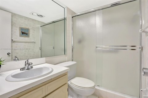 Condo in Pompano Beach, Florida, 2 bedrooms  № 1755911 - photo 17