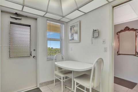 Condo in Pompano Beach, Florida, 2 bedrooms  № 1755911 - photo 6