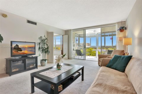 Condo in Pompano Beach, Florida, 2 bedrooms  № 1755911 - photo 11