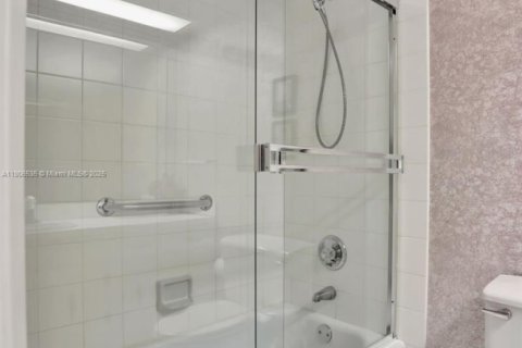 Condo in Pompano Beach, Florida, 2 bedrooms  № 1755911 - photo 22
