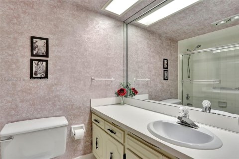 Condo in Pompano Beach, Florida, 2 bedrooms  № 1755911 - photo 24