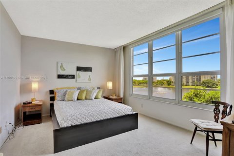 Condo in Pompano Beach, Florida, 2 bedrooms  № 1755911 - photo 14