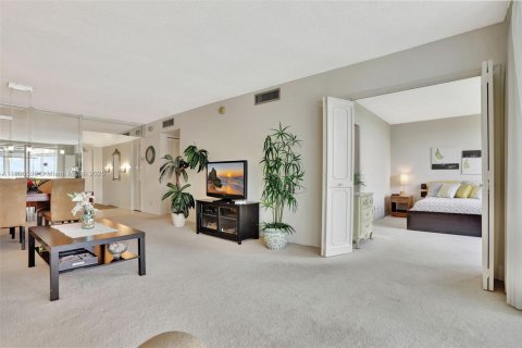 Condo in Pompano Beach, Florida, 2 bedrooms  № 1755911 - photo 13
