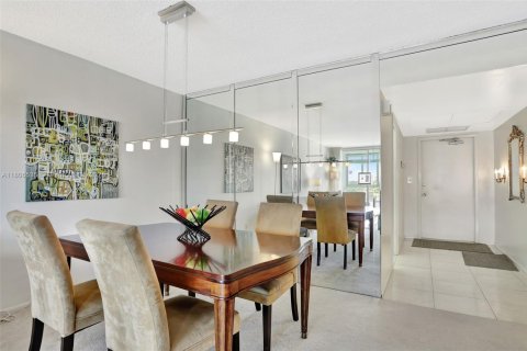 Condo in Pompano Beach, Florida, 2 bedrooms  № 1755911 - photo 9
