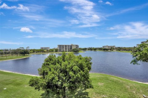 Condo in Pompano Beach, Florida, 2 bedrooms  № 1755911 - photo 30