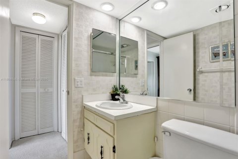 Condo in Pompano Beach, Florida, 2 bedrooms  № 1755911 - photo 18
