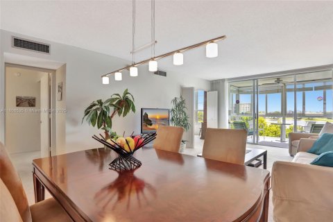 Condo in Pompano Beach, Florida, 2 bedrooms  № 1755911 - photo 8