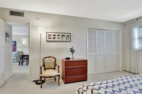 Condo in Pompano Beach, Florida, 2 bedrooms  № 1755911 - photo 23