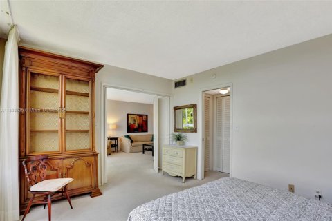 Condo in Pompano Beach, Florida, 2 bedrooms  № 1755911 - photo 16