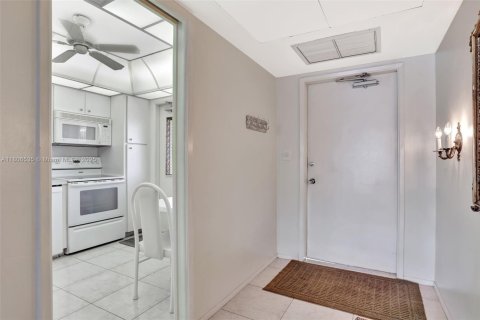 Condo in Pompano Beach, Florida, 2 bedrooms  № 1755911 - photo 2