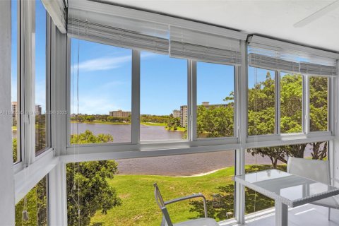 Condo in Pompano Beach, Florida, 2 bedrooms  № 1755911 - photo 26